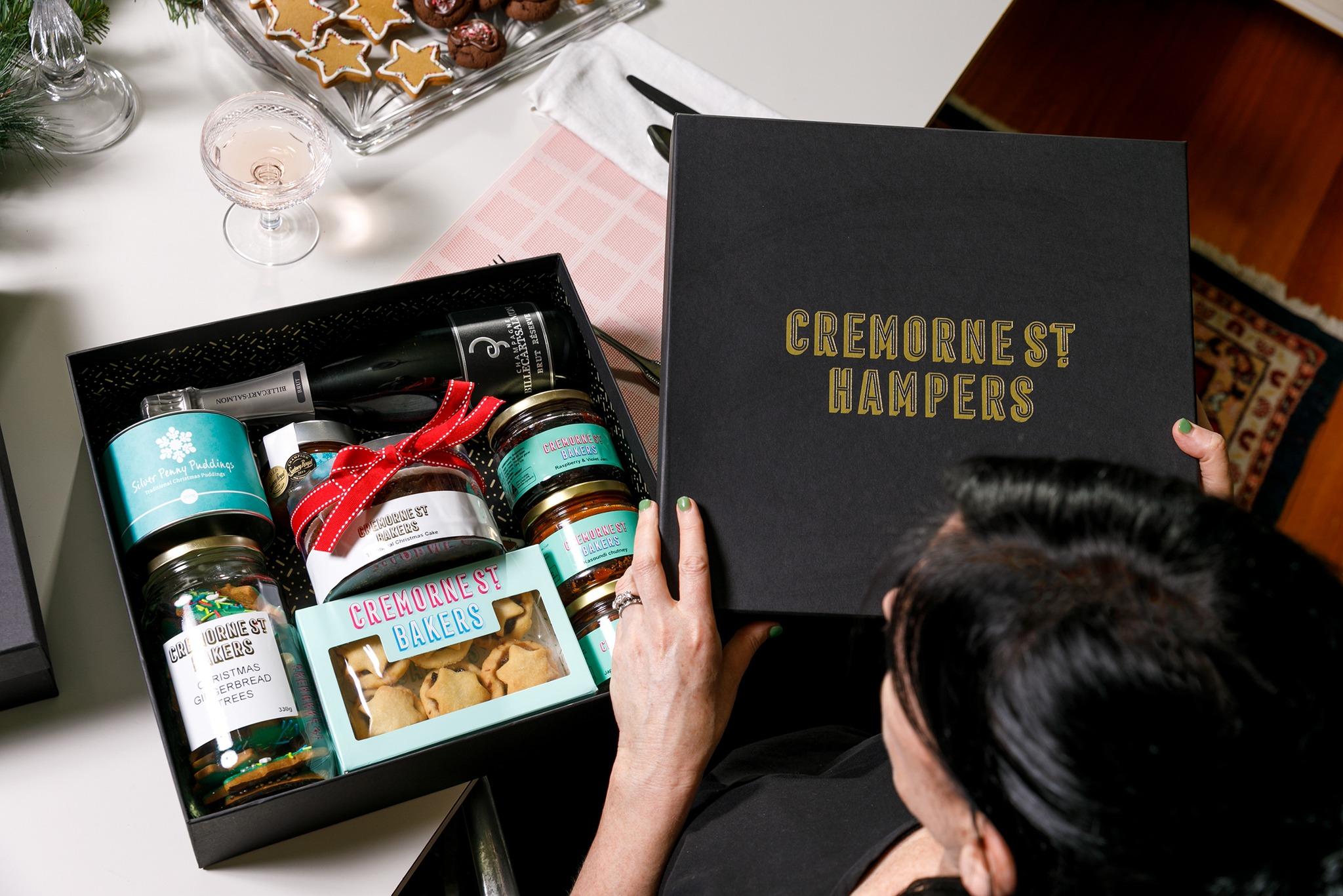 Seasonal Splendor: Christmas Gift Hampers for a Magical Celebration