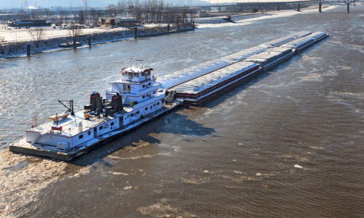 The Advantages of Barge Transportation for Freight Shipping