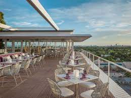 What Types of Cuisine are Common in Rooftop Restaurants?