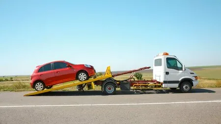 Navigating Emergencies with Ease: The Indispensable Role of Car Tow Services in Lahore