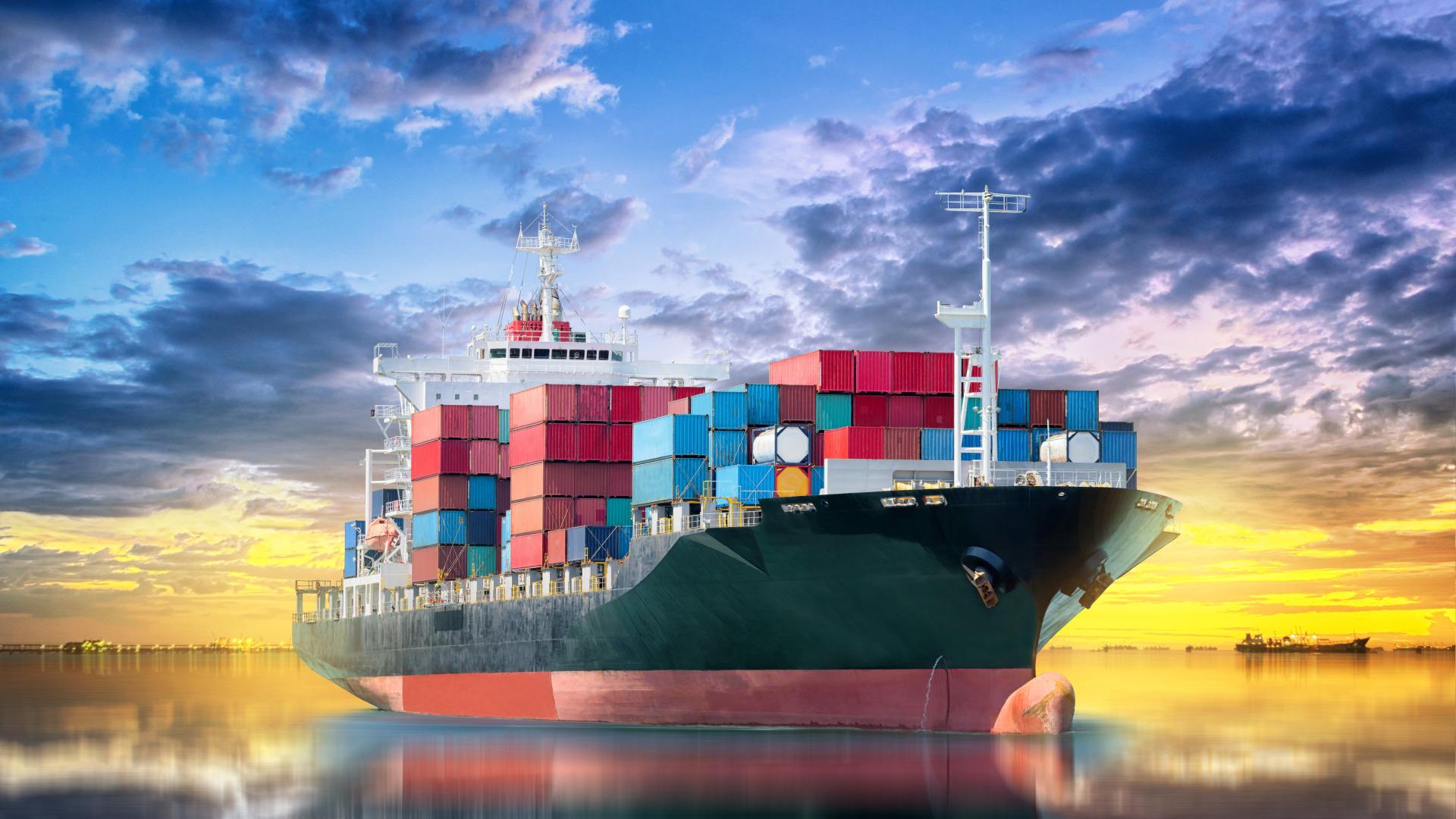 Exploring the Benefits of Sea Shipment